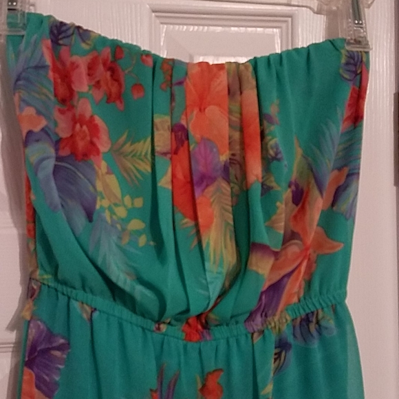 THIS WEEK ONLY -Sassy Strapless Spring Dress!! - Picture 3 of 15